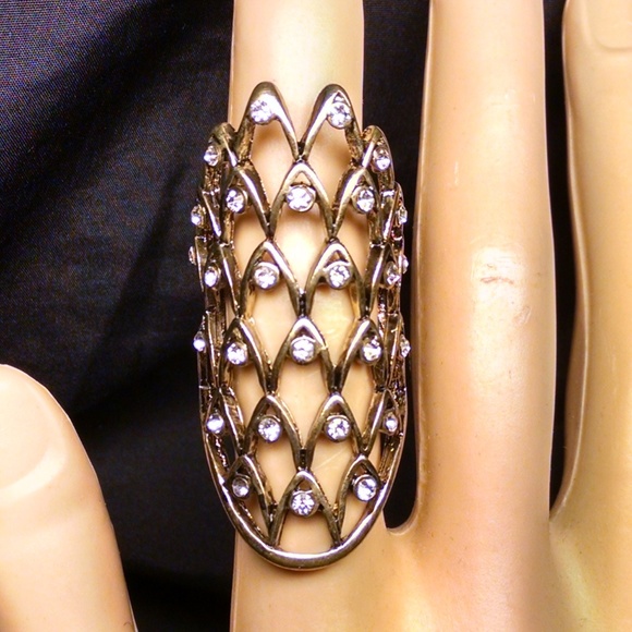 Antique Style Rhinestones Sexy Cocktail Ring